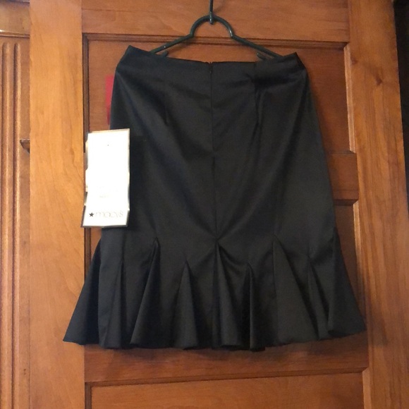 NWT Retro skirt w/flounced hem 🎉 - Picture 3 of 10